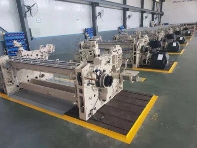 ความเร็ว 1000 รอบต่อนาที Air Jet Looms หัวฉีดคู่ 200 ซม. ผ้าทอผ้าฝ้าย